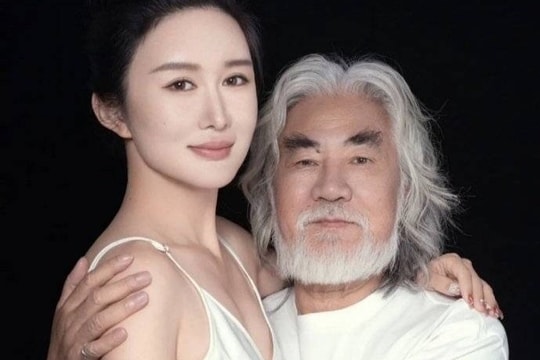 Đạo diễn 'Thần điêu đại hiệp' hạnh phúc bên vợ kém 31 tuổi