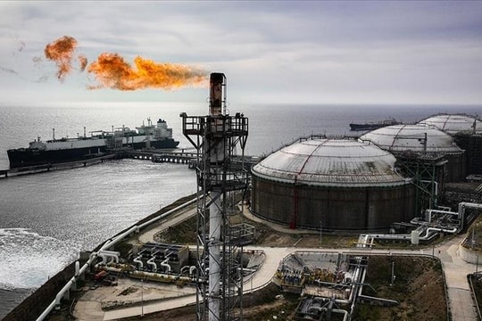 Sau 'cơn sốt' giá dầu, giá khí đốt tại châu Âu tăng vọt 30%