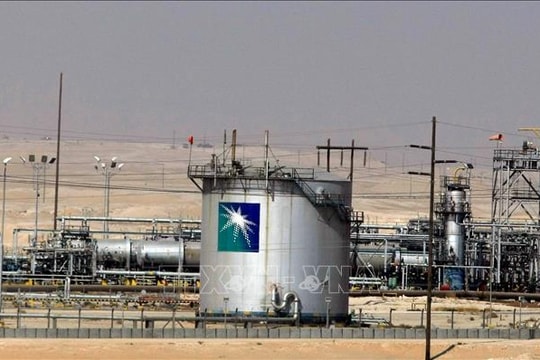 Saudi Aramco chào bán dầu thô hiếm hoi do eo biển Hormuz bị phong tỏa