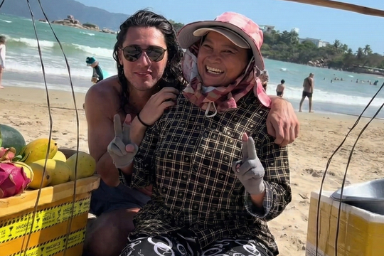 Lời rao của người bán rong ở Nha Trang hút 40 triệu lượt xem