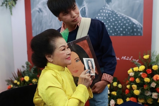 Khán giả, nghệ sĩ dự ra mắt hồi ký Khánh Ly