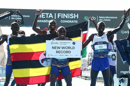 Kiplimo giành lại kỷ lục half marathon thế giới