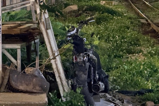 Người đàn ông tử vong sau va chạm với tàu hỏa