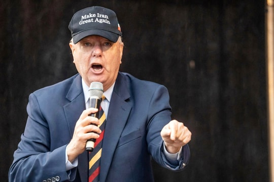 Nghị sĩ Cộng hòa: 'Khi Iran sụp đổ, Mỹ sẽ kiếm bộn tiền'