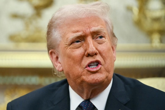 Ông Trump 'không hài lòng' khi Israel tập kích kho dầu Iran