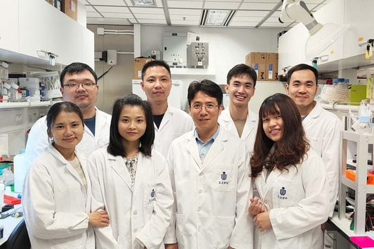 Thầy trò Việt giải mã 'bí ẩn' sinh học 20 năm trên Nature