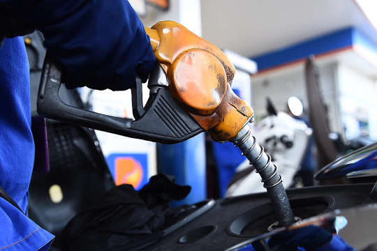 Người dân nước nào tiêu thụ xăng nhiều nhất thế giới?