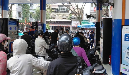 Giá xăng dầu tăng, Công an TPHCM khuyến cáo người dân