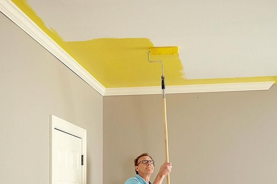 Mẹo sơn trần nhà giúp phòng khách đẹp và bền màu