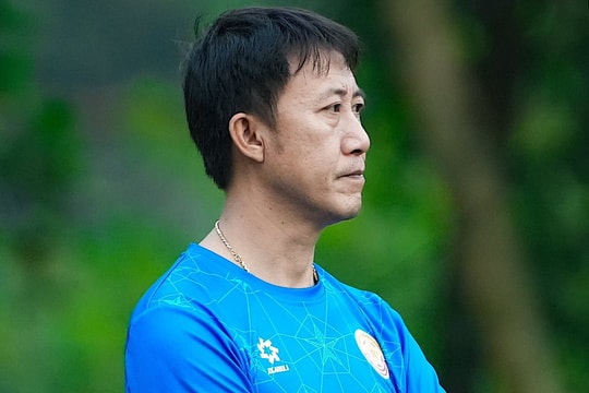 Thêm một huấn luyện viên V.League mất việc