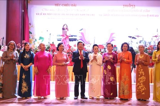 Lan tỏa văn hóa Việt Nam tại Lào qua tà áo dài
