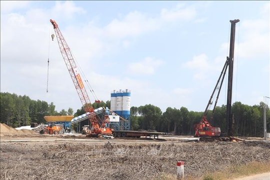 Gỡ vướng nguồn cung vật liệu cho cao tốc Cà Mau - Đất Mũi