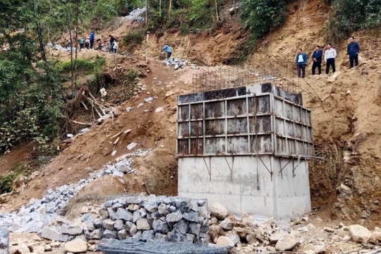 Tăng tốc, phấn đấu hoàn thành cầu Dân trí thôn Thác Hùng trước mùa mưa