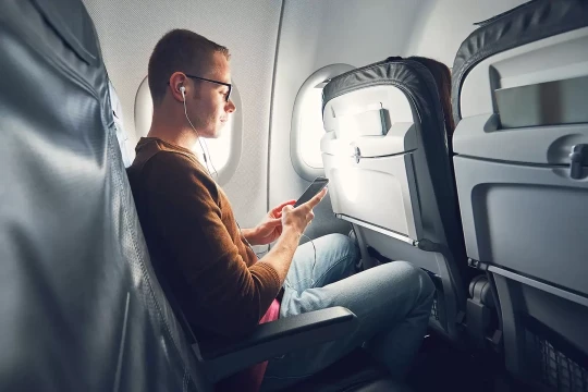 Hãng bay Mỹ từ chối phục vụ khách không dùng tai nghe