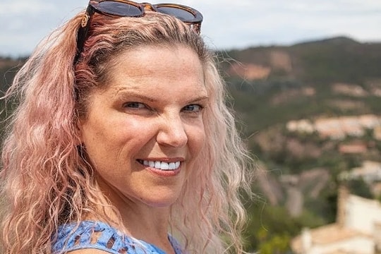 Hạnh phúc của cặp vợ chồng 'nhà ai ấy ở'