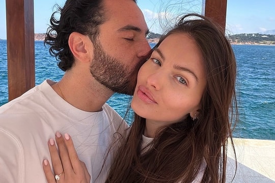 'Cô gái đẹp nhất thế giới' được cầu hôn