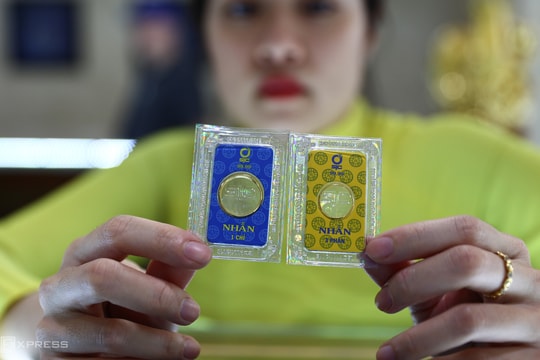 Giá vàng chững lại khi nhà đầu tư chuyển sang giữ USD