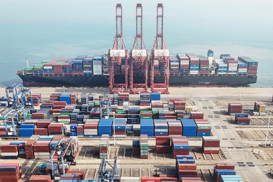 Xuất khẩu của Trung Quốc tăng vượt dự báo