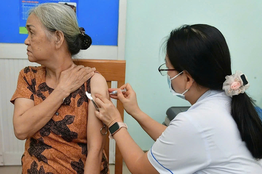 Nhiễm trùng - 'ngòi nổ' nguy hiểm với người già mắc bệnh nền