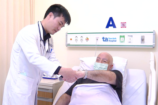 Ở lại Việt Nam chữa ung thư hạch