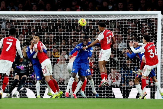 Rooney khuyên Arsenal phớt lờ chỉ trích về lối chơi