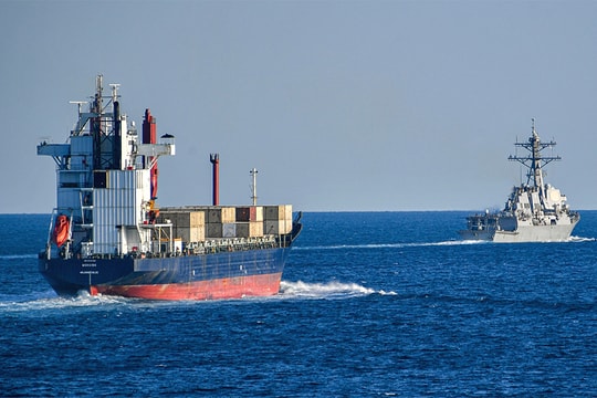 Cách Iran có thể thách thức tàu chiến Mỹ ở Eo biển Hormuz