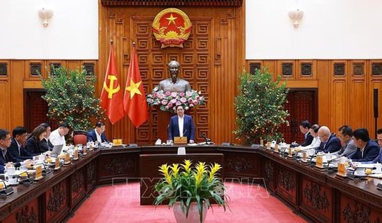 Thủ tướng: Sử dụng ngay Quỹ bình ổn giá xăng dầu trong ngày 10/3