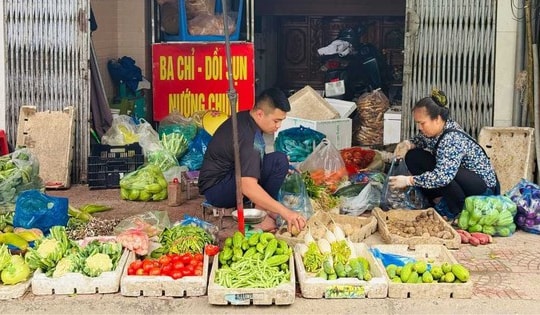 Giá các mặt hàng "té nước theo mưa", chuyên gia cảnh báo