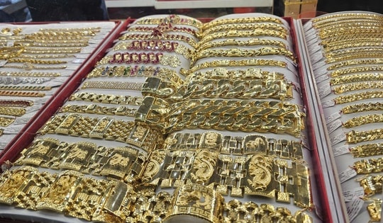 Cuối ngày 10-3, giá vàng miếng SJC và vàng nhẫn tiếp tục tăng mạnh