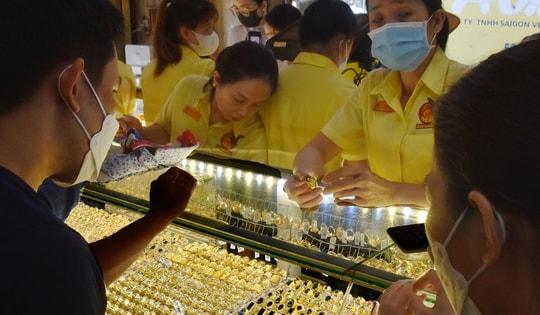 Giá vàng hôm nay, 10-3: Đảo chiều sụt giảm mạnh