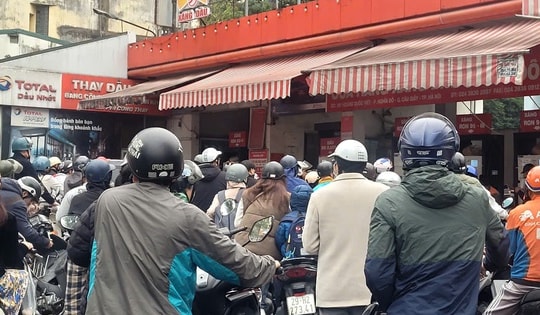 Giá dầu có thể lên 140 USD/thùng, Bộ Công Thương kêu gọi không tích trữ, khuyến khích làm việc từ xa