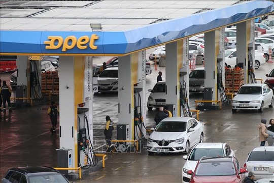 Giá dầu tiếp tục giảm, thị trường chứng khoán vùng Vịnh phục hồi