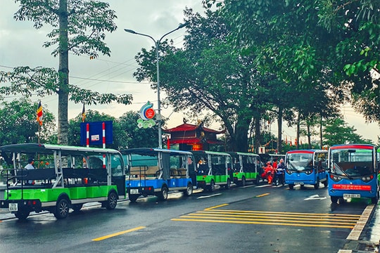 Nâng cao quản lý xe điện, đò chở khách tại danh thắng Hương Sơn