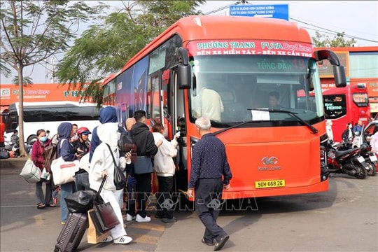 Nhiều hãng xe lớn vẫn giữ nguyên giá vé trước biến động giá nhiên liệu