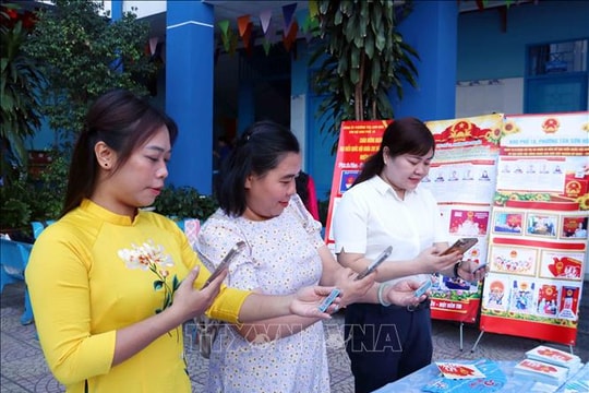 Từ khu phố, hẻm trọ đến biển đảo: Nỗ lực bảo đảm quyền bầu cử cho mọi cử tri