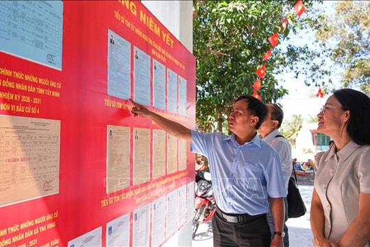 Quan tâm đến các chính sách phát triển kinh tế - xã hội vùng biên giới, biển đảo