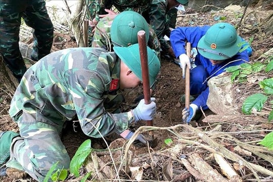 Tìm thấy hài cốt liệt sĩ tại cửa hang đá thuộc núi Cỏ Chuối (Quảng Trị)