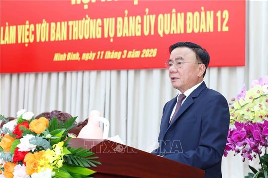 Thường trực Ban Bí thư Trần Cẩm Tú chủ trì làm việc với Ban Thường vụ Quân đoàn 12