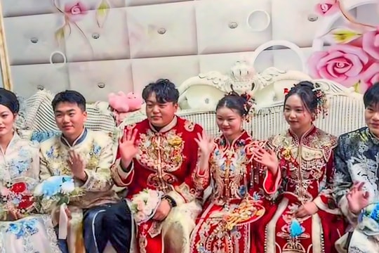 Anh em sinh ba cưới vợ cùng ngày