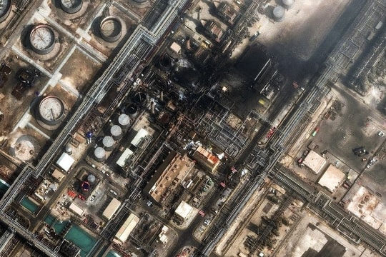 Iran cảnh báo giá dầu có thể lên 200 USD