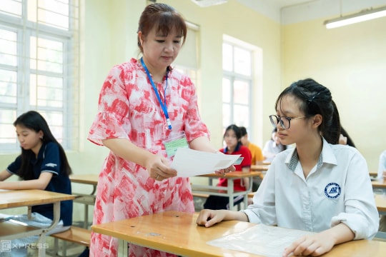 Phụ huynh vừa mừng đã vội lo khi bỏ chia khu vực thi lớp 10