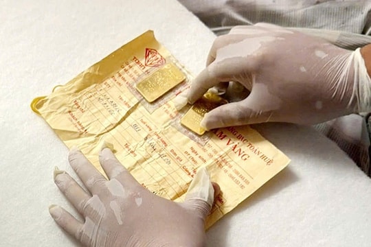 Trộm 3 cây vàng SJC lấy tiền mua iPhone 17 tặng bạn gái