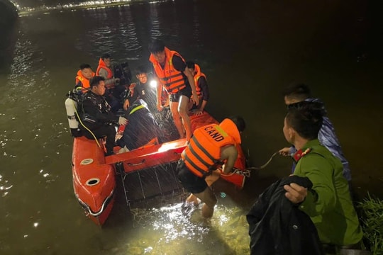 Cứu sống cô gái nhảy cầu sông Hương