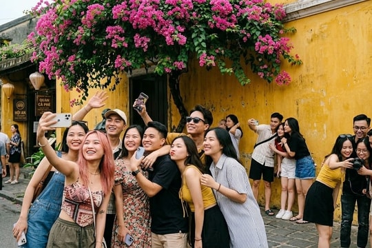 'Gen Z cần học cách chụp ảnh văn minh hơn nơi công cộng'