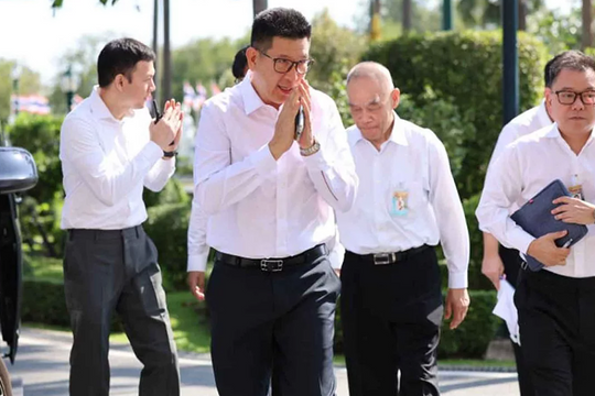 Thái Lan yêu cầu công chức đi thang bộ để tiết kiệm năng lượng