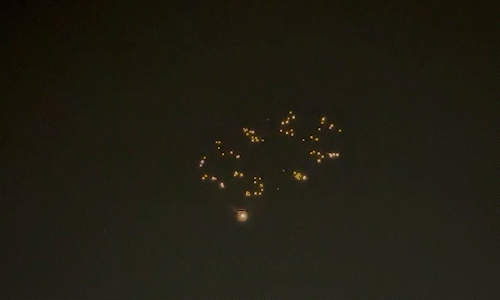 Khoảnh khắc 'tên lửa mang đầu đạn chùm' Iran tập kích Israel