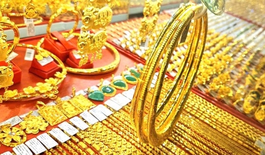 Giá vàng chiều nay 11/3: Vàng trong nước và thế giới đều tăng, do giá dầu hạ nhiệt