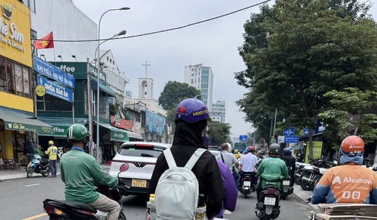 Thêm hãng gọi xe công nghệ hỗ trợ tiền xăng cho tài xế, khuyến khích chuyển đổi xe điện