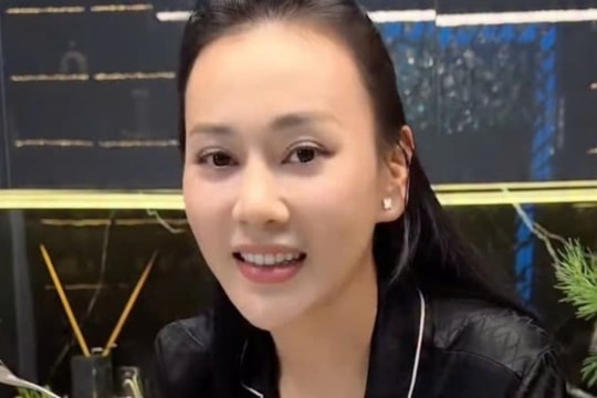 Phương Oanh lộ diện