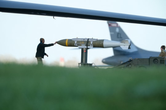 Mỹ công bố video tấn công Iran, tiết lộ 6 ngày chiến dịch 'đốt' hơn 11 tỷ USD